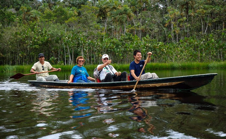Canoe group Sascha Lodge