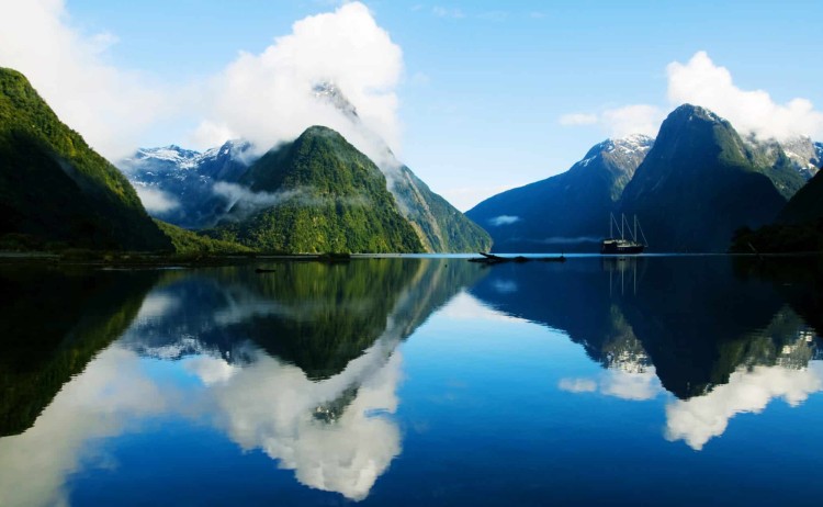Fiordland New Zealand Shutterstock scaled