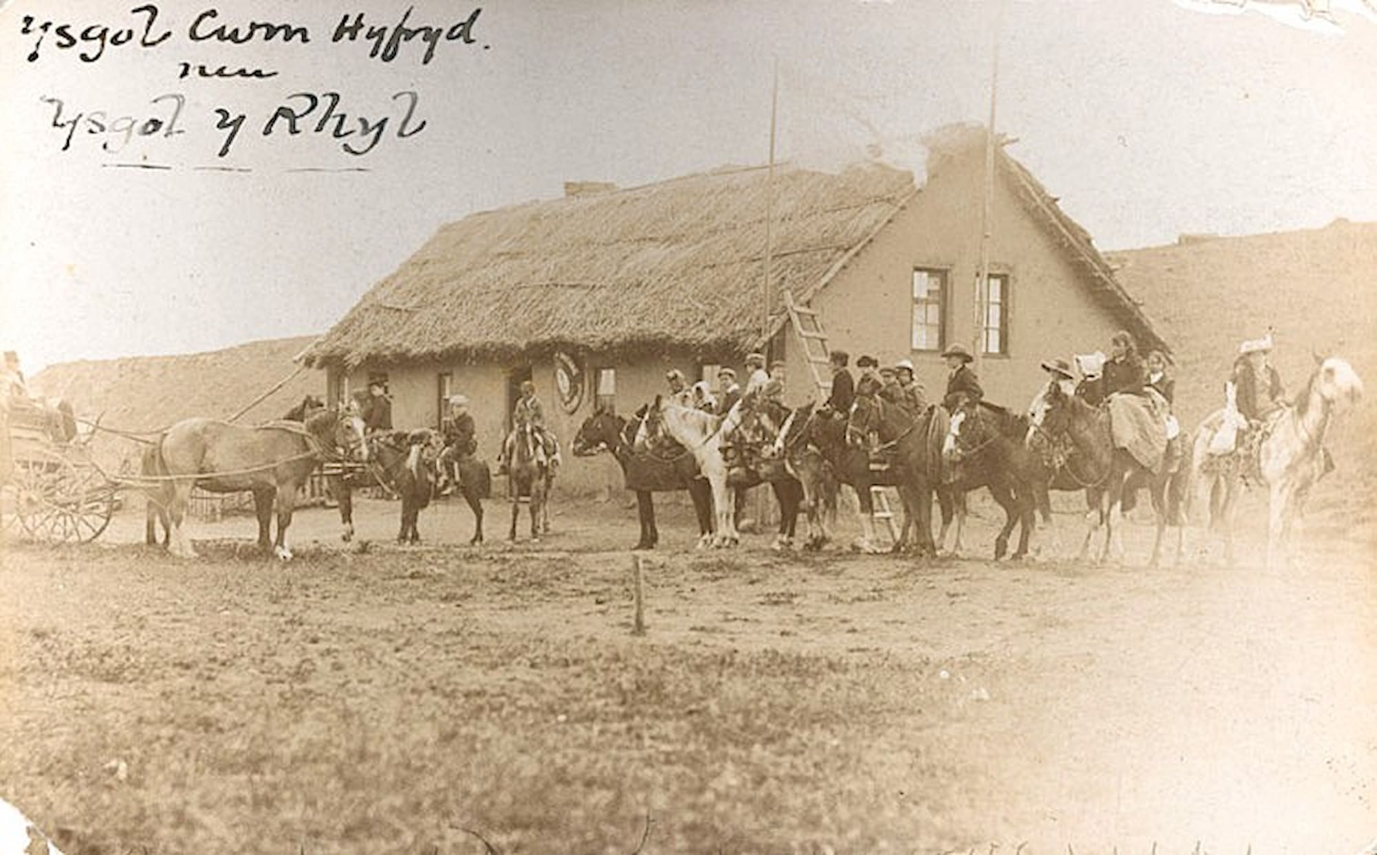 Photo of Cwm Hyfryd School, in Chubut, dating back to 1909