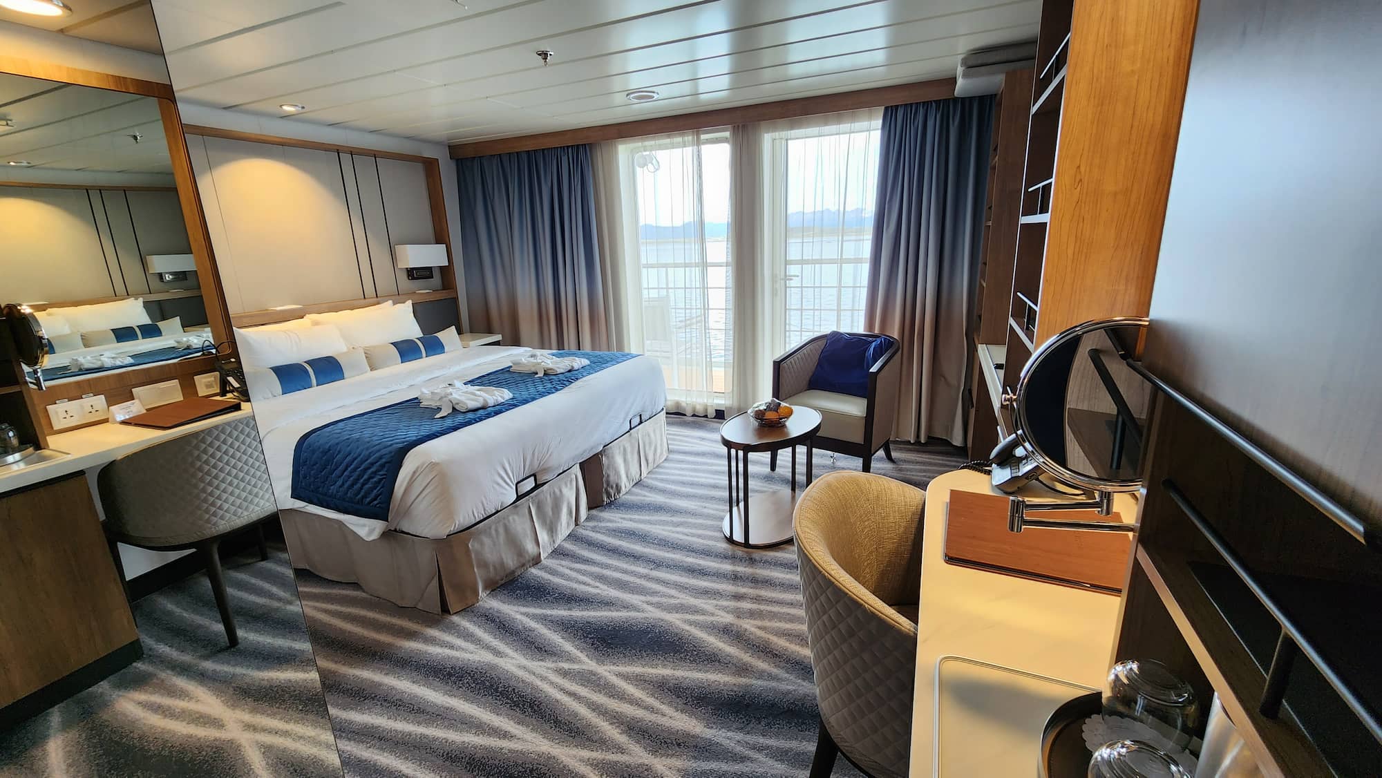 Expedition cruise ship balcony cabin, twin/double.