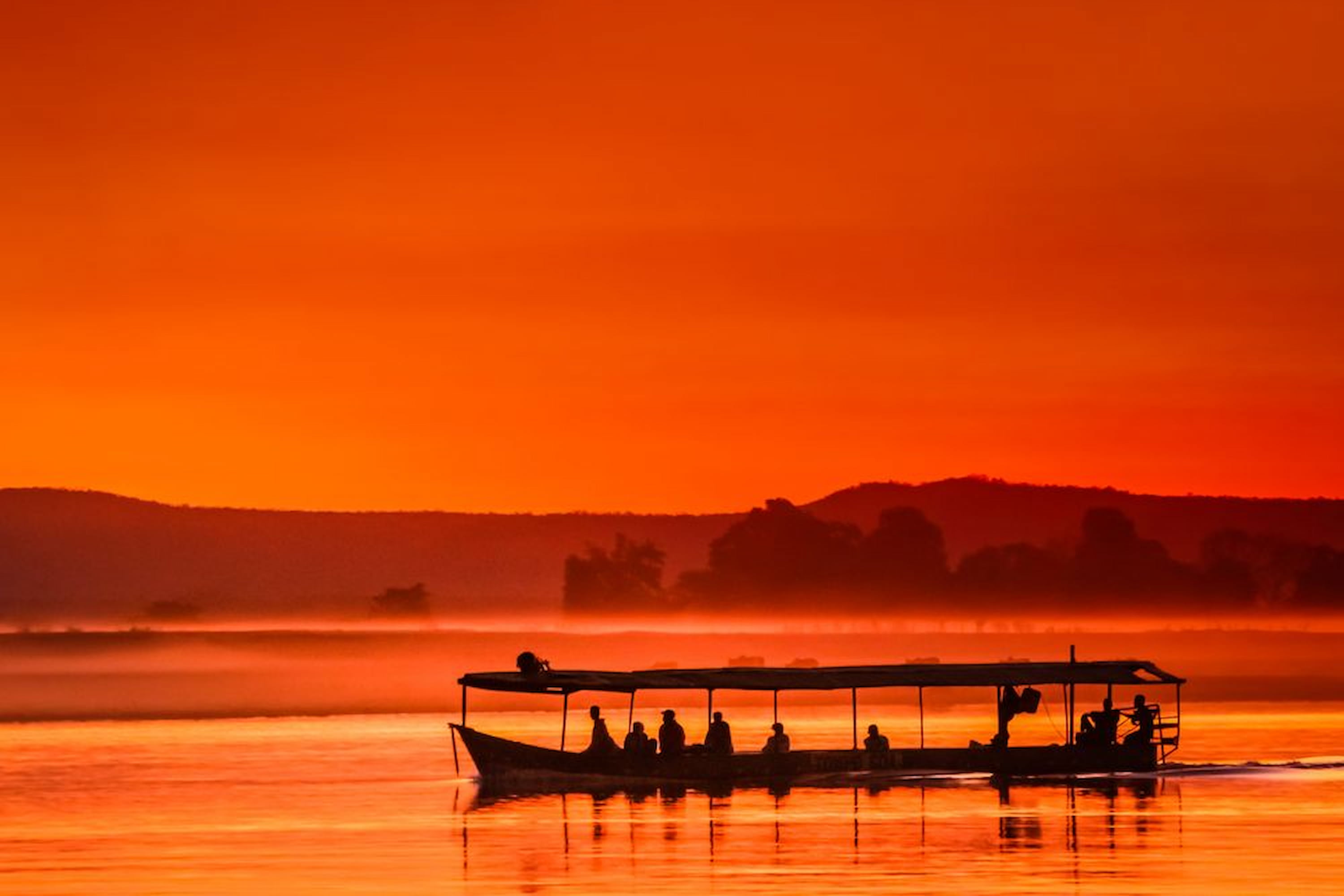 Boat tours on the Tsiribihina River.