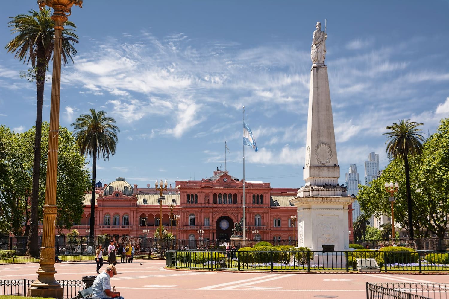 Plaza de Mayo with the Casa Rosada presidential palace, Buenos Aires, Argentina.