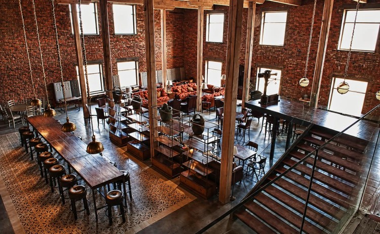 Singular restaurant