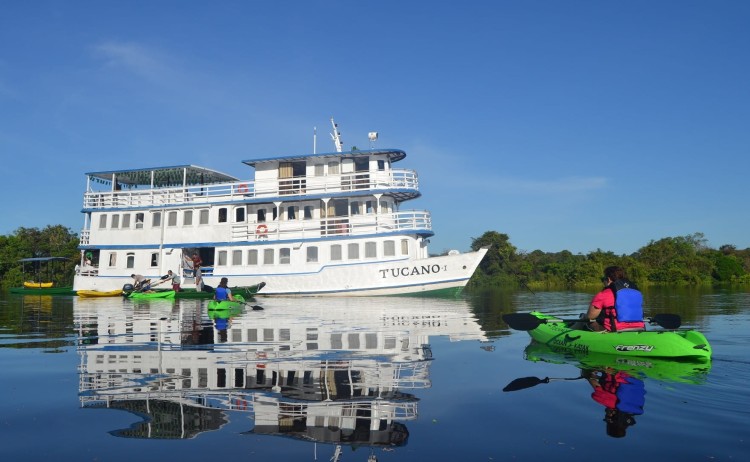 Cruise Amazon in 18 passenger Tucano v2