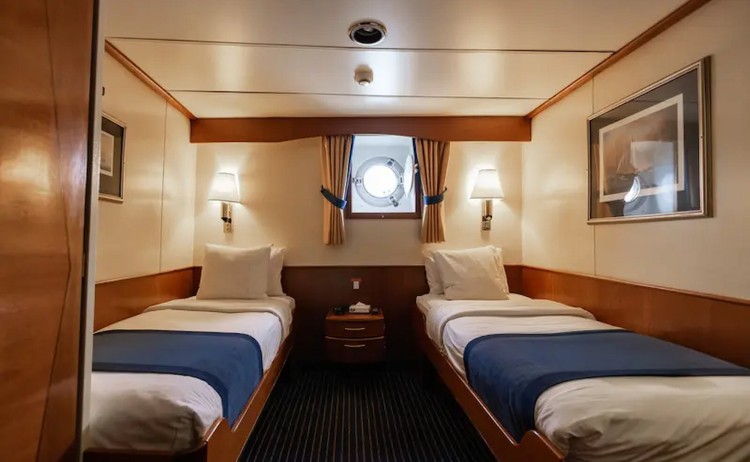 G Expedition twin porthole