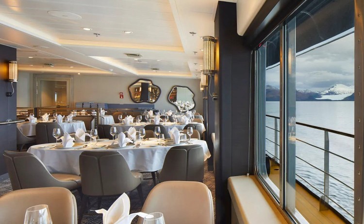 Magellan Explorer Dining room with panoramic view