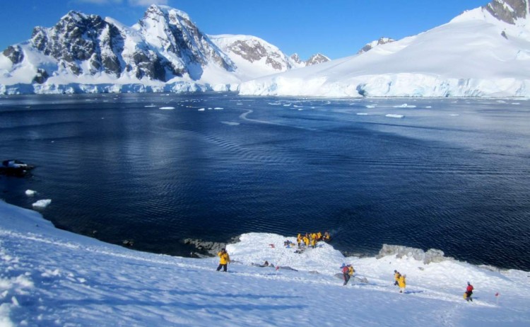 Antarctic exploring 0344