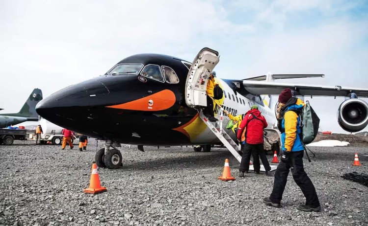 Antarctica charter flight