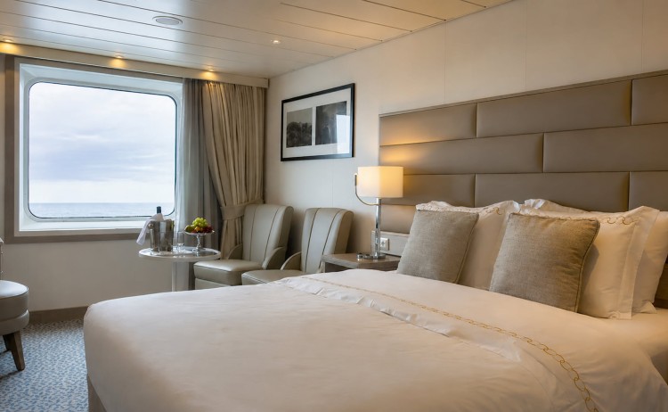 Discoverer superior cabin