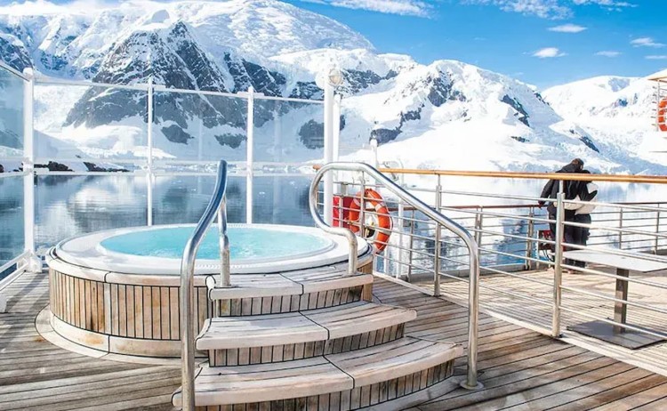 Discoverer two outdoor jacuzzis