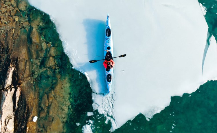 Aurora sea kayak in Antaractica