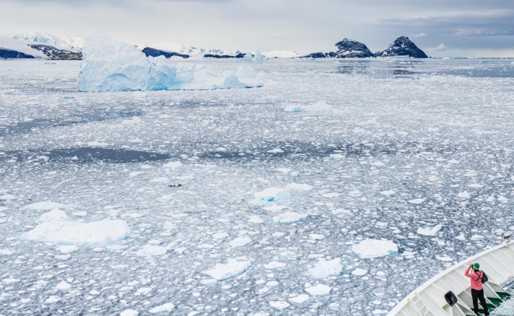 Antarctic penisula cruising OW