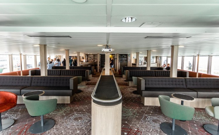 MV Plancius observation lounge