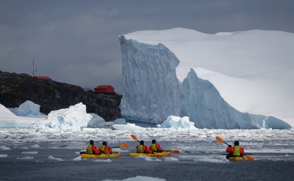 Antarctica kayaking adventure Viva DSC04569