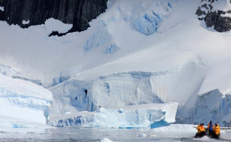 antarctic zodiac crusing Quark