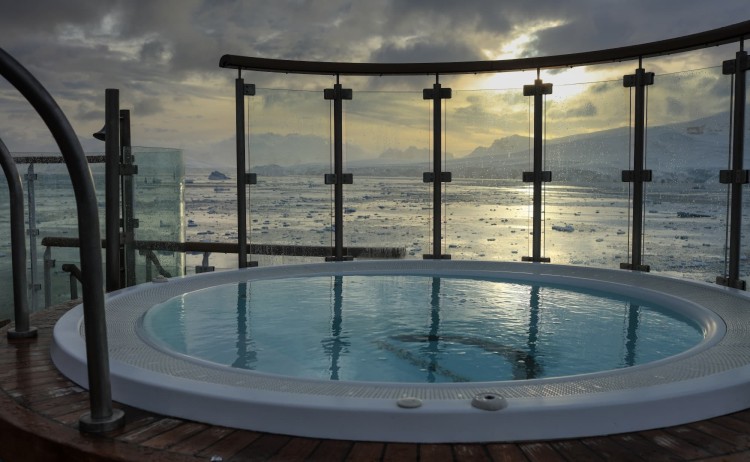 Antarctica Springs to life a sundeck Jacuzzi of expedition ship