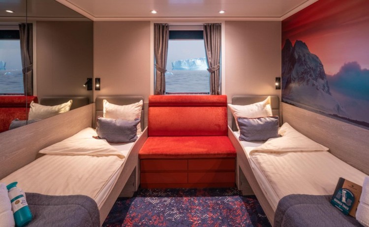 MV Hondius twin window