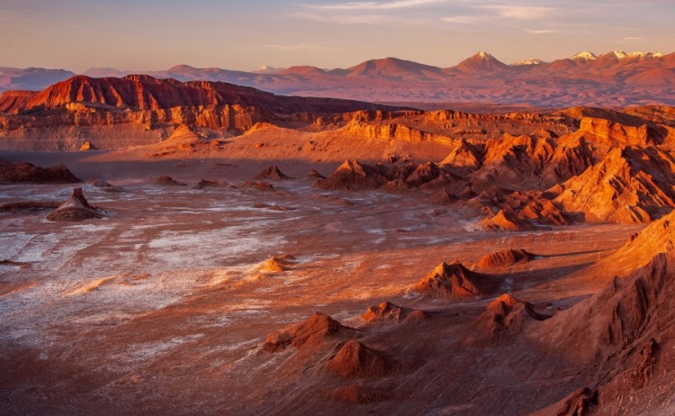 Atacama tours red rock formations and vast salt flats of Valle de la Luna