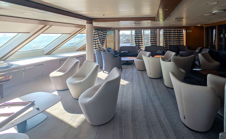 Discoverer observation lounge