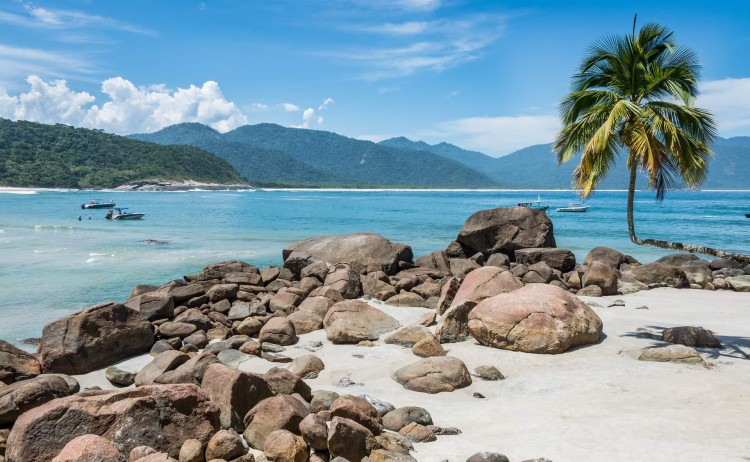Illha Grande Paraty tours rocky shoreline