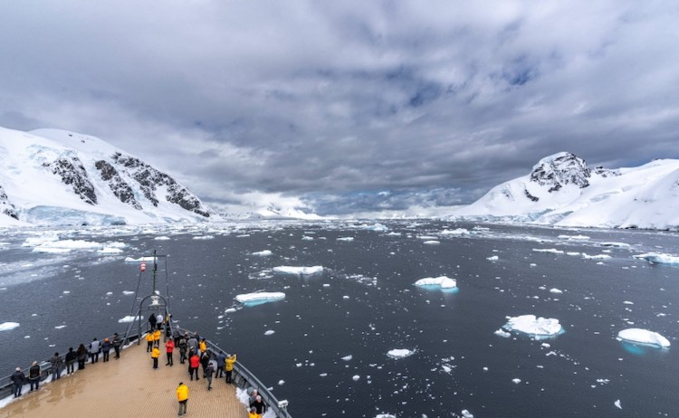 SEA VEN Antarctica Nov 30 22 DF cuverville bay