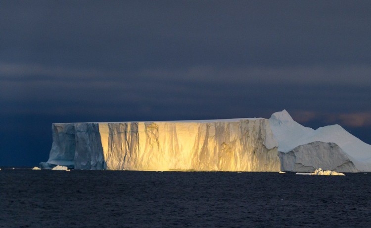 tabular iceberg antarctica polar latitudes