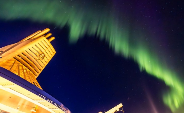 Complete East Greenland aurora Borealis