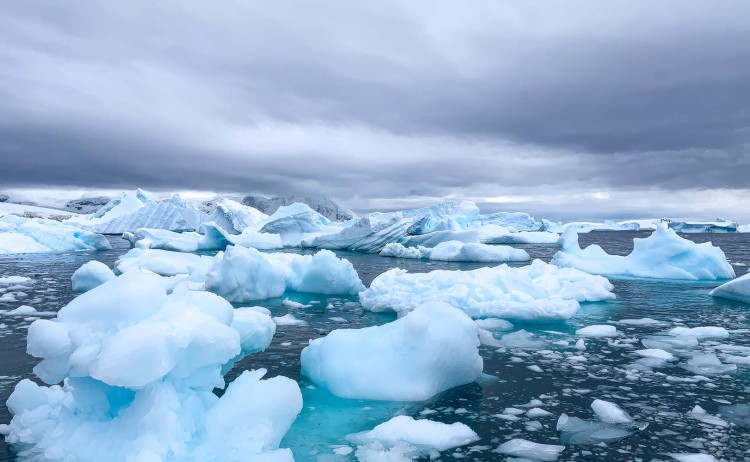 Crossing the Antarctic circle floating sea ice
