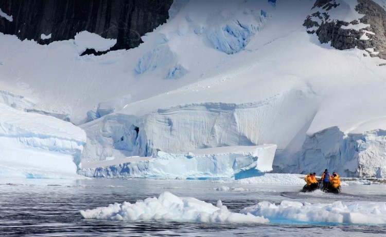 Antartica zodiac crusing