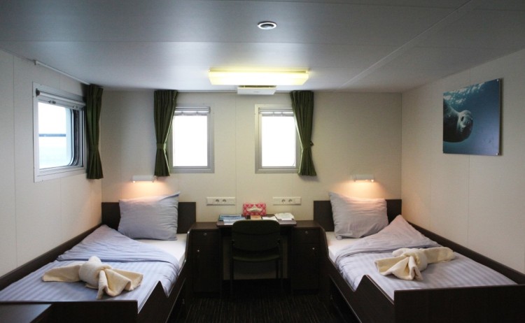 MV Orteliustwin deluxe cabin