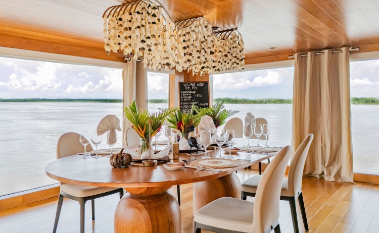 Delfin I dining room