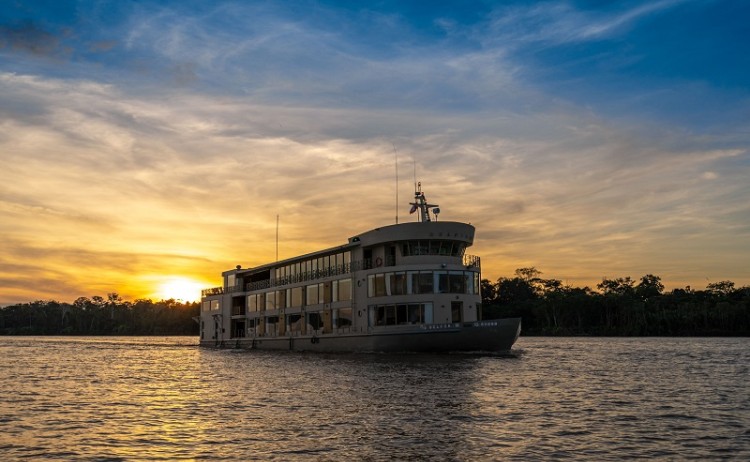 delfin III Navegando Skiff