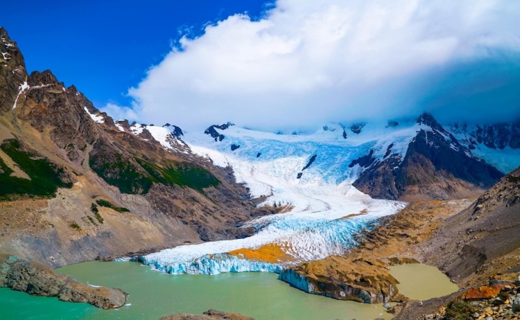 El Calafate tours blue ice cascading into the turquoise waters of Lago Argentino