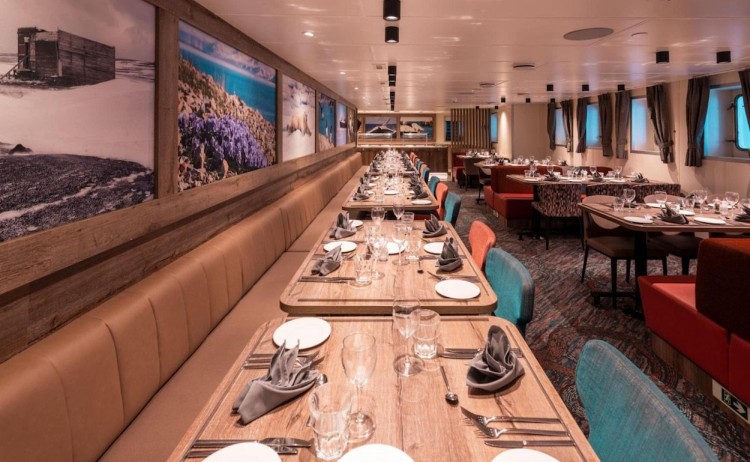 MV Ortelius restaurant