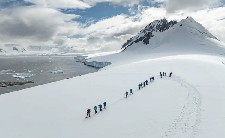 Expedition to Antarctica Damoy Snoeshoers 