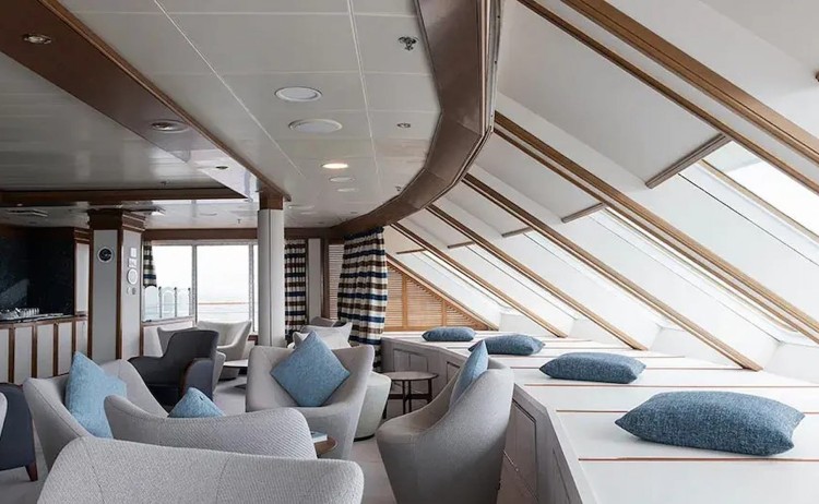 Discoverer observation lounge