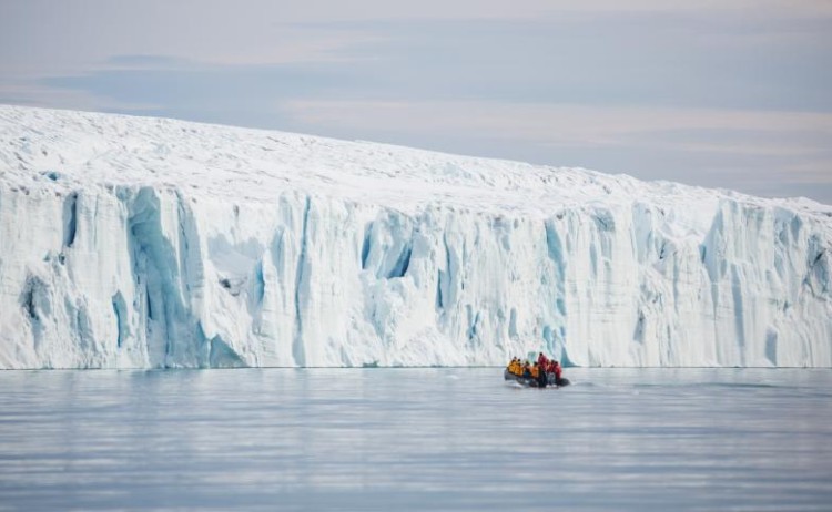 Glaciar zodiac cruise svalbard acaciajohnson Quark