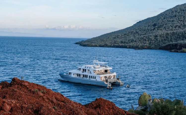 Alya cruise panoramic view of yacht and islands
