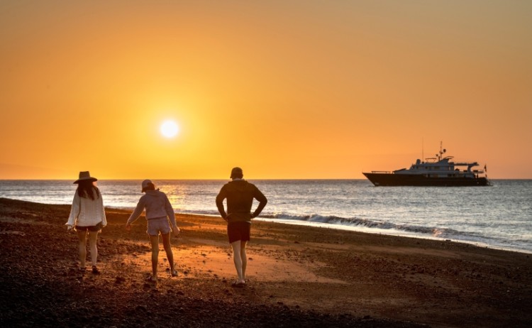 South America Ecuador Galapagos Islands Galapagos Explorer beach walk family 2 Low Resolution Width3000px