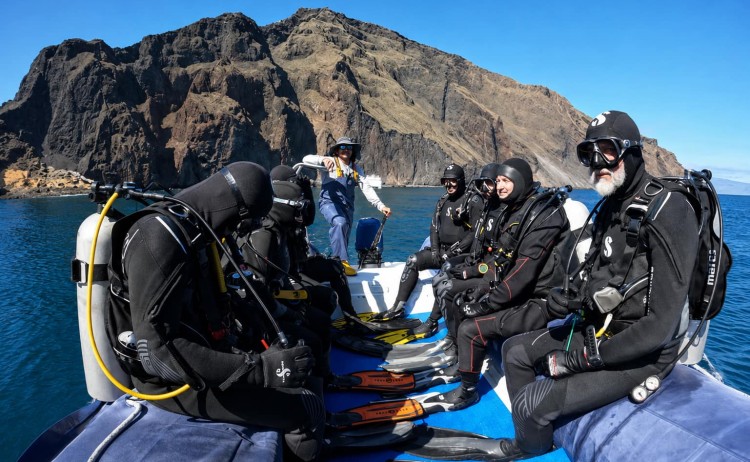 Galaxy Diver II diving experience in Galapagos Island
