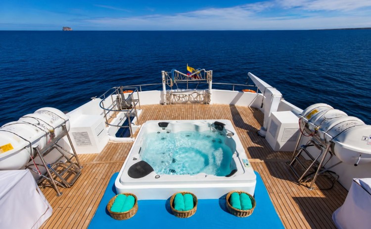 Grand Majestic sundeck jacuzzi