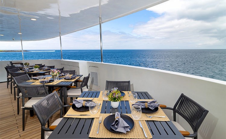 galapagos horizon al fresco dining2
