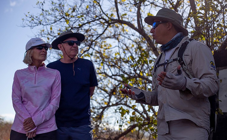 nparadise exp excursion8 Royal Galapagos