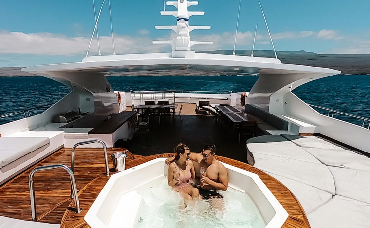 sundeck jacuzzi2 Royal Galapagos
