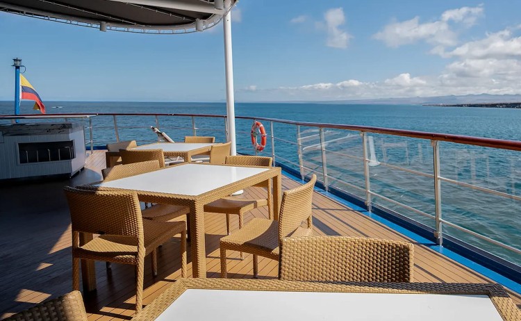 yacht isabela sun deck