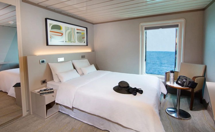 La Pinta luxury cabin yacht