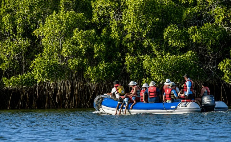 Legend cruise Panga ride in Galapagos