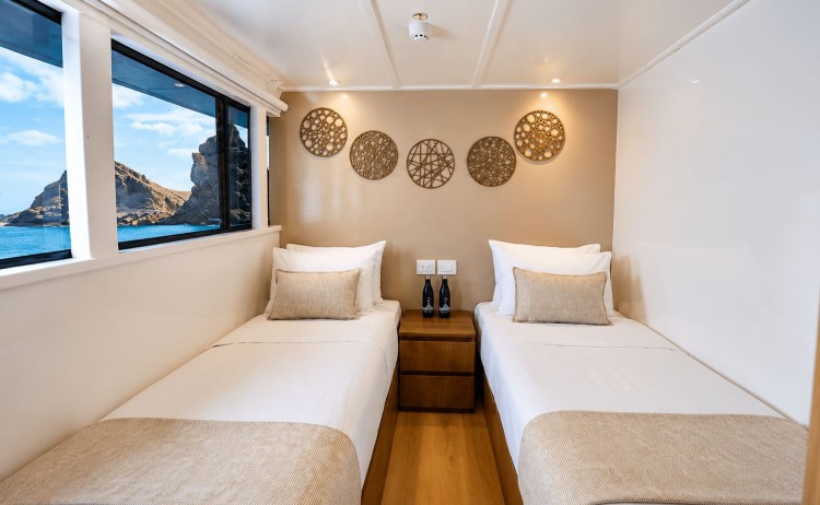 galapagos cruise monserrat yacth twin cabin