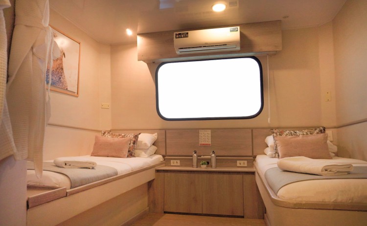 Seaman Journey twin cabin