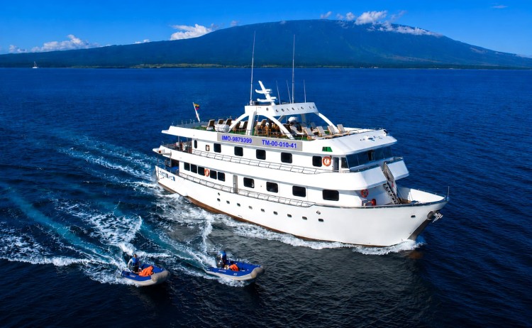 Galapagos Solaris yacht exterior